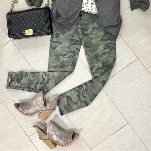 Urban Outfitters Denim - Women’s Camo Stretch Skinny Jeans